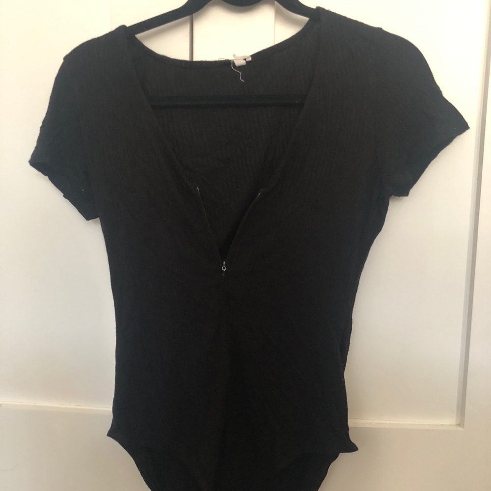 BLACK V NECK ZIP BODY SUIT